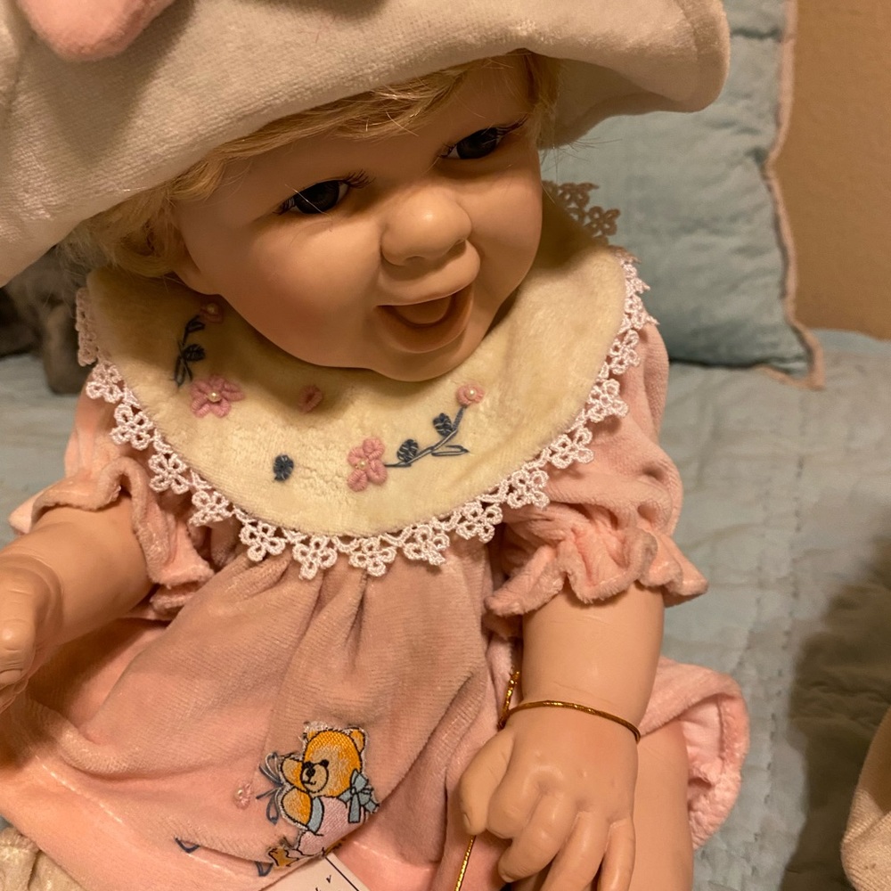 Dolls - Picture 5 of 7